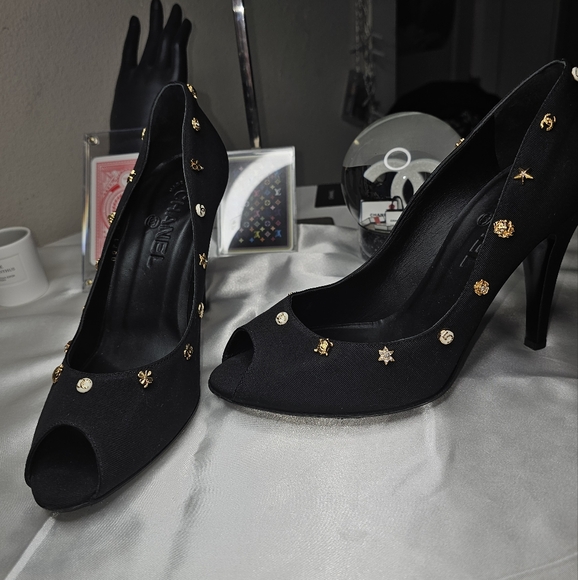 RARE Chanel Lucky Charms Heels! 38.5 - Picture 3 of 16